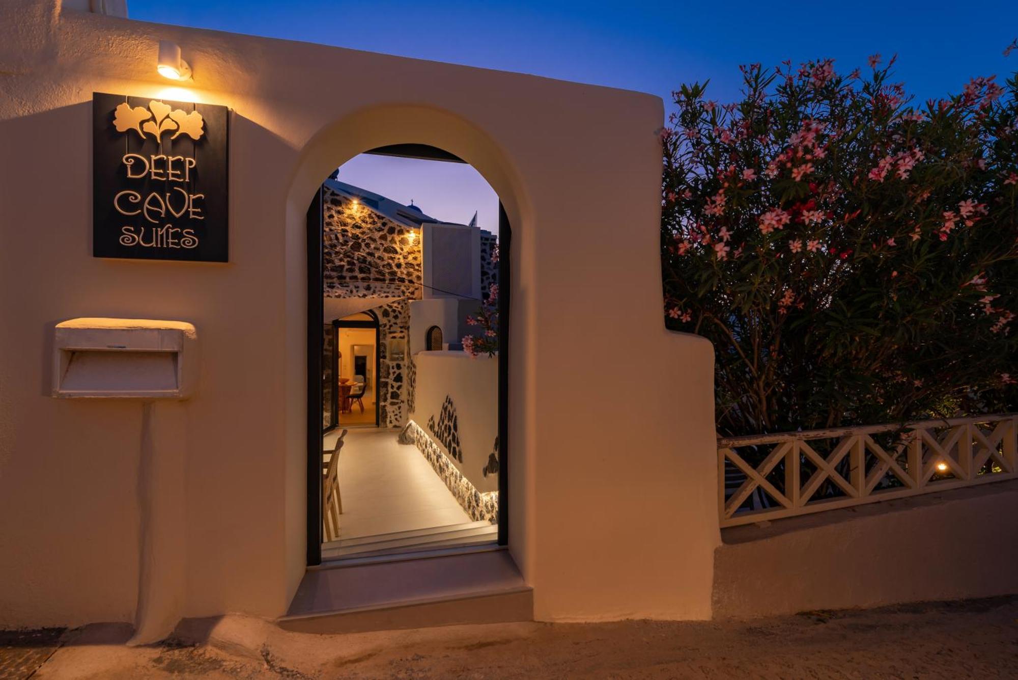 Deep Cave Suites Kontochori Fira  Exterior foto