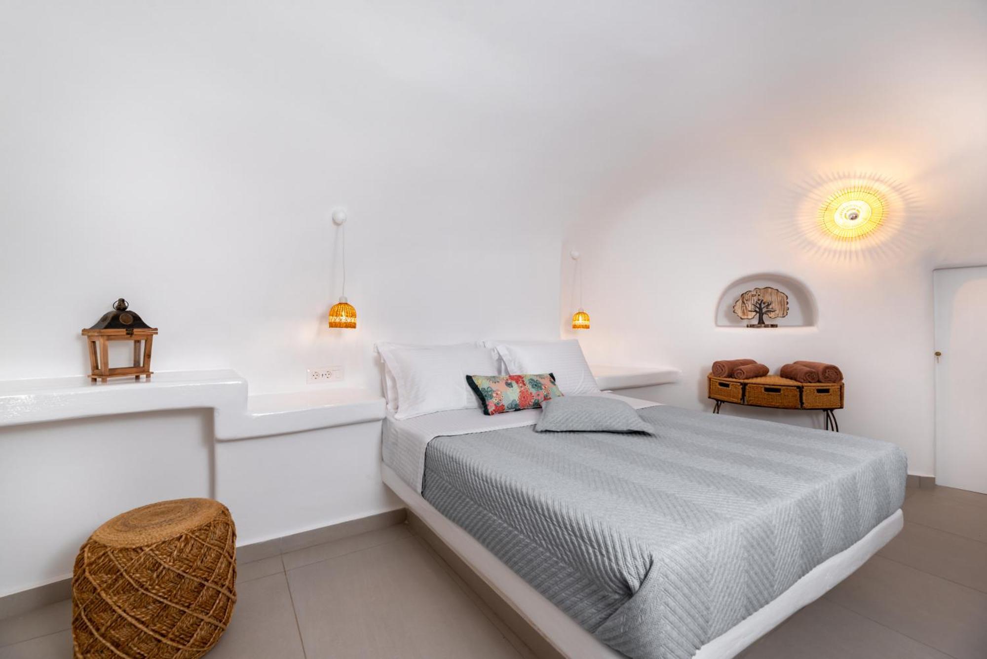 Deep Cave Suites Kontochori Fira  Exterior foto