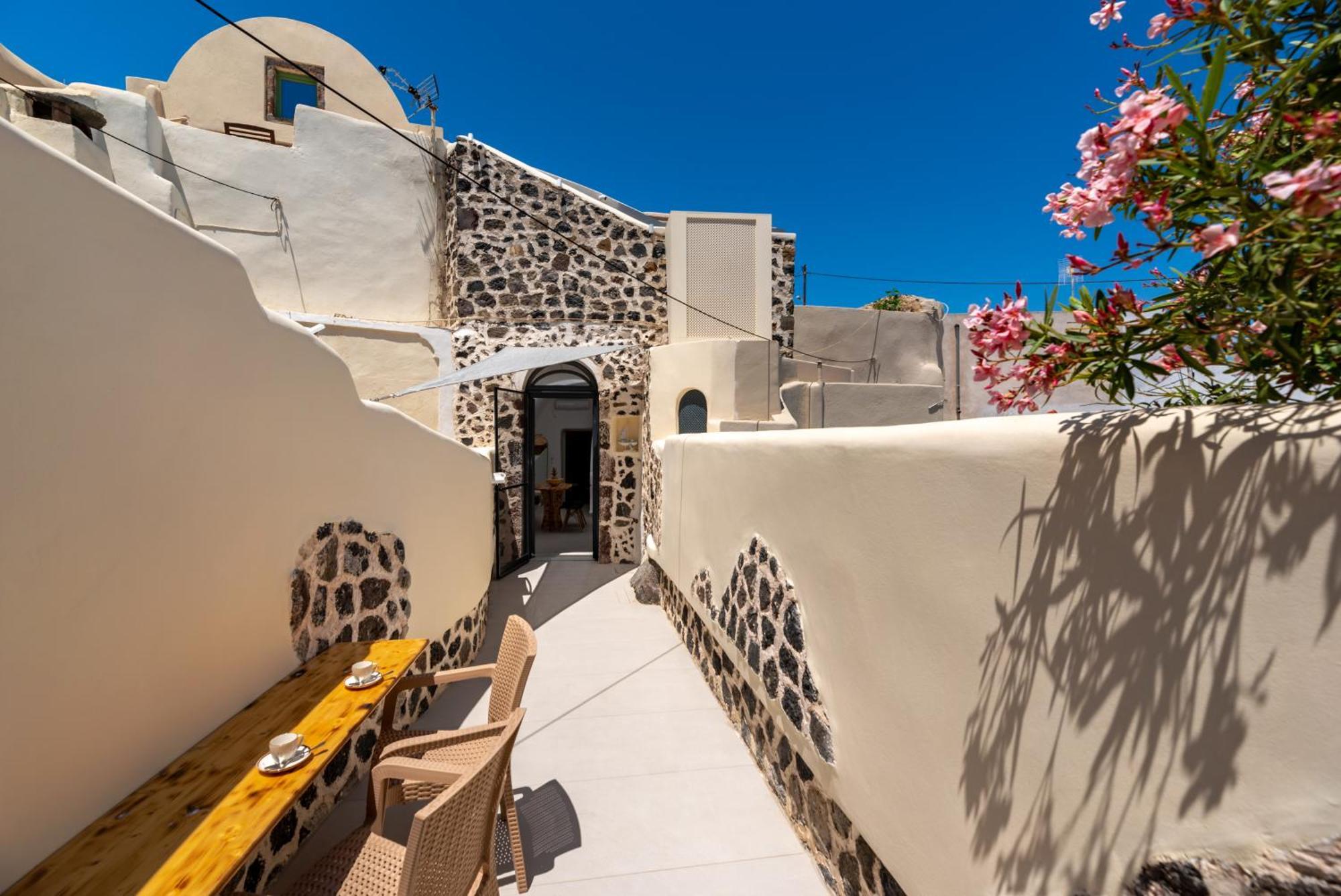 Deep Cave Suites Kontochori Fira  Exterior foto